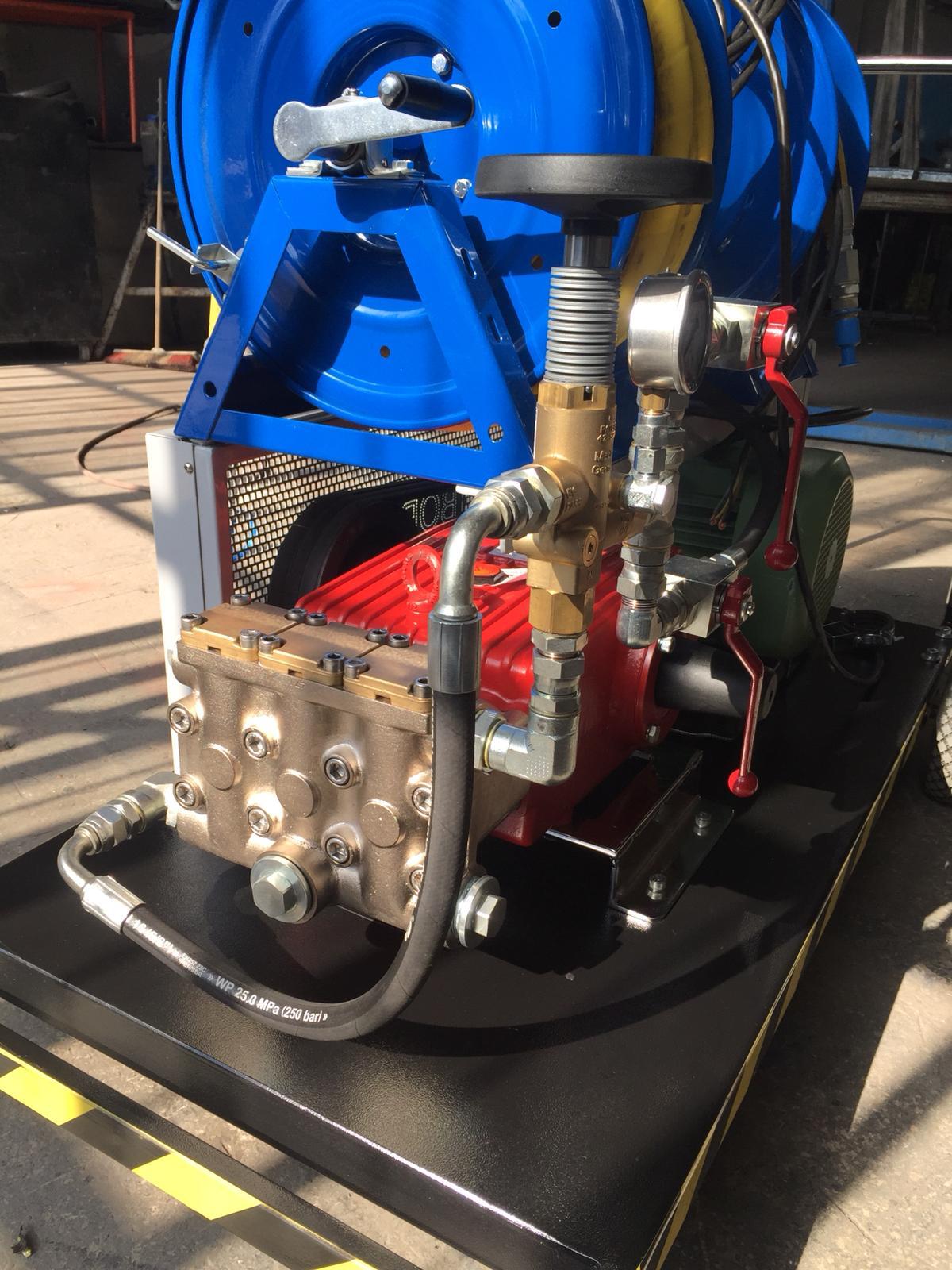 Pompa-motor grubu, şase montajı